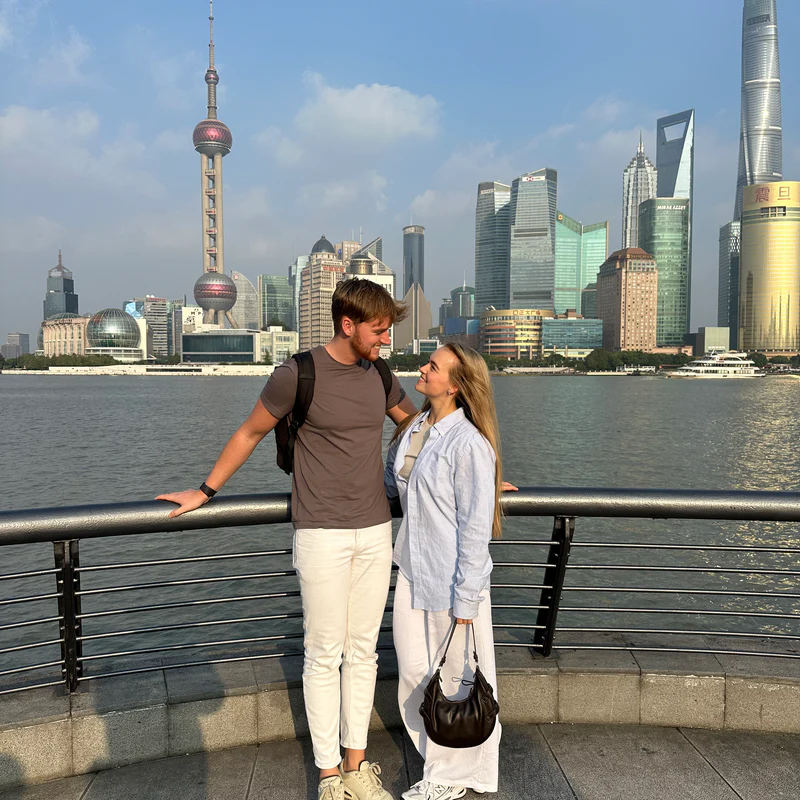 <p><em>Hvem er vi? </em>Dreaver</p>